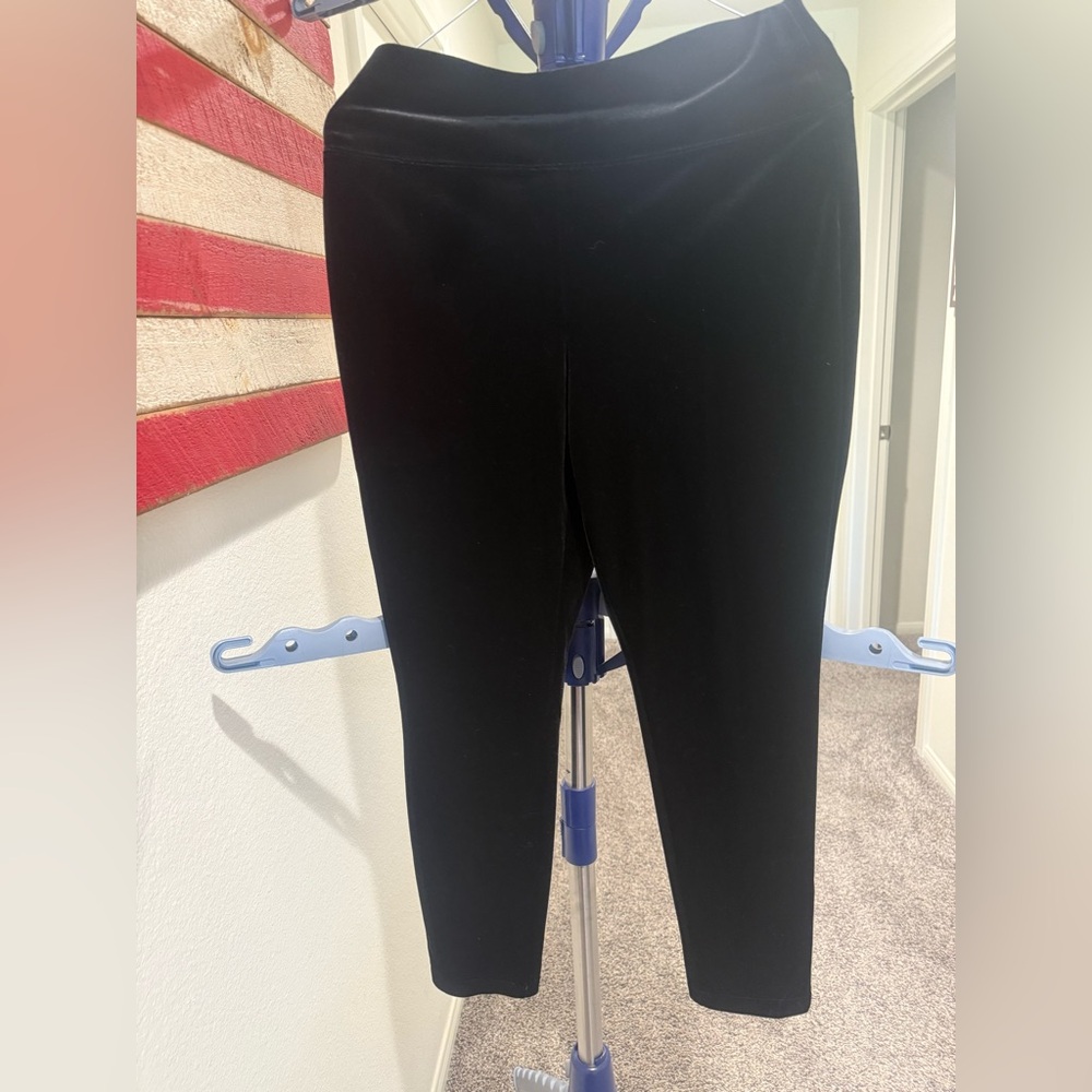 NWOT Black Velvet Leggings Women’s Medium